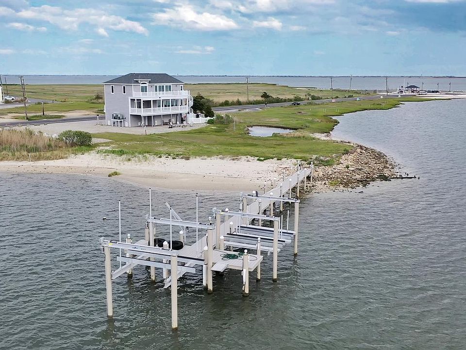 1220 S Green St · Bayfront Retreat — Tuckerton, NJ