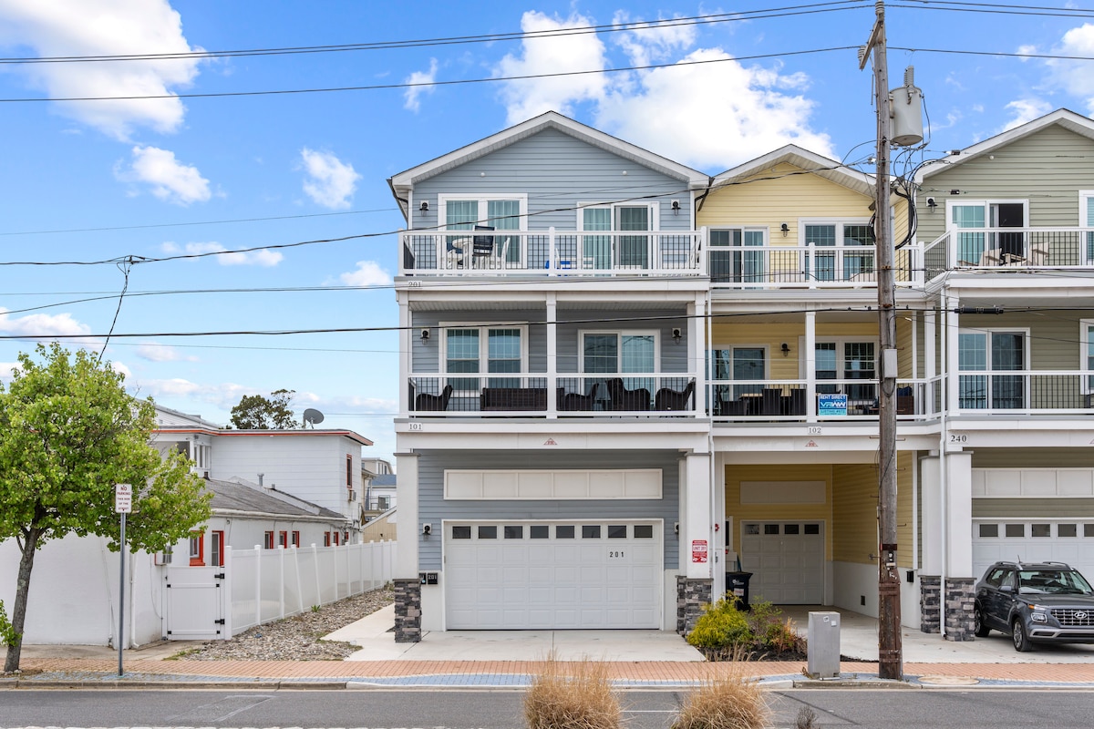 3BD Wildwood condo walk to beach with king size bed